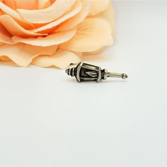5/$25 Vintage two tone torch lamp brooch pin - Picture 4 of 7